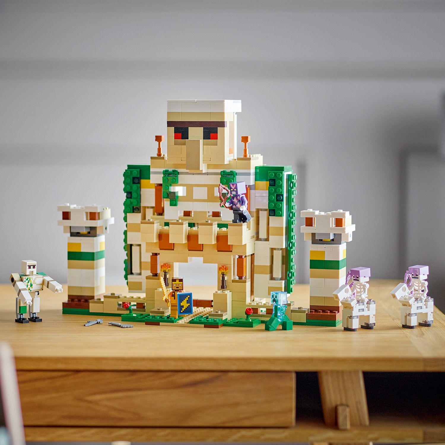 Конструктор LEGO Minecraft Фортеця «Залізний голем» (21250) купити