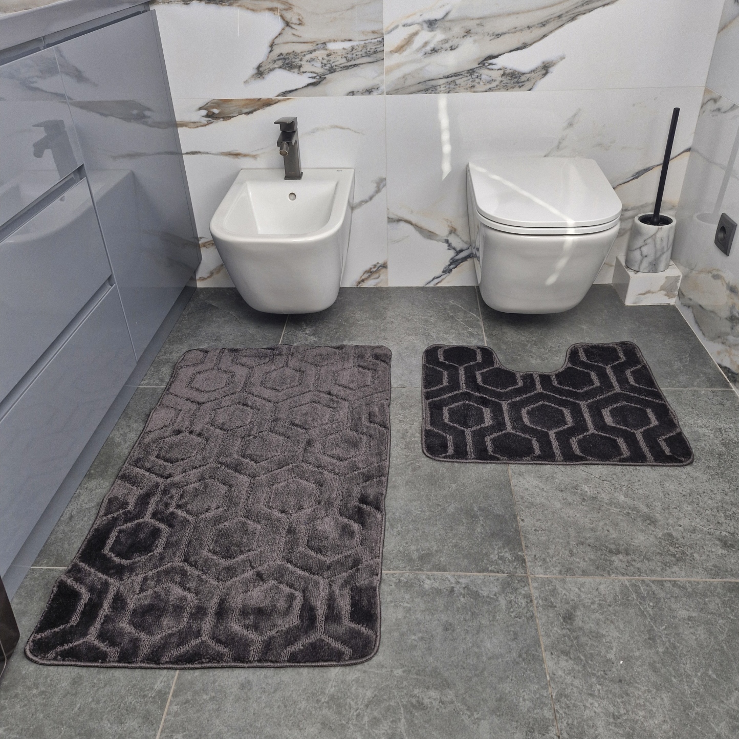 Купить Набор ковров DarianA полипропилен Standard 60х100+60х50 см с вырезом Серый соты (1000009628) - Фото 1 Набор ковров DarianA полипропилен Standard 60х100+60х50 см с вырезом Серый соты (1000009628) - Фото 1