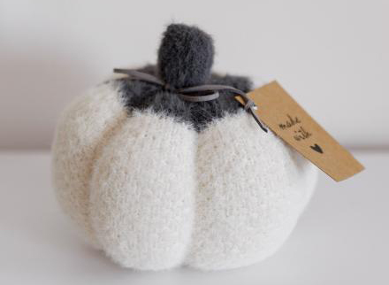 Подушка декоративна Прованс Pumpkin молочна із сірим хвостиком 9 см (041824) - Фото 1