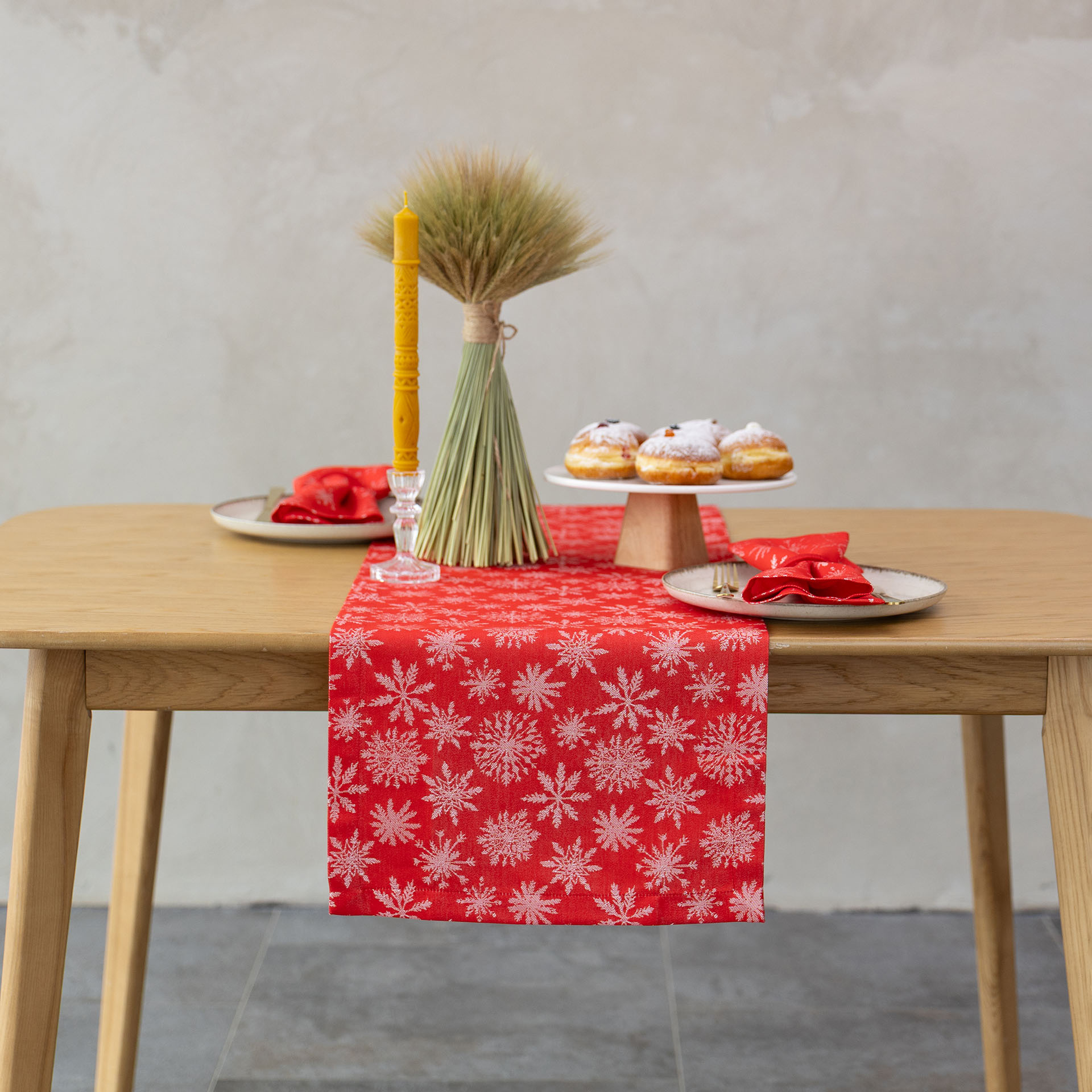 Скатертина раннер Едельвіка Сніжинки 140х40 см Червона (250-23/00) - Фото 1