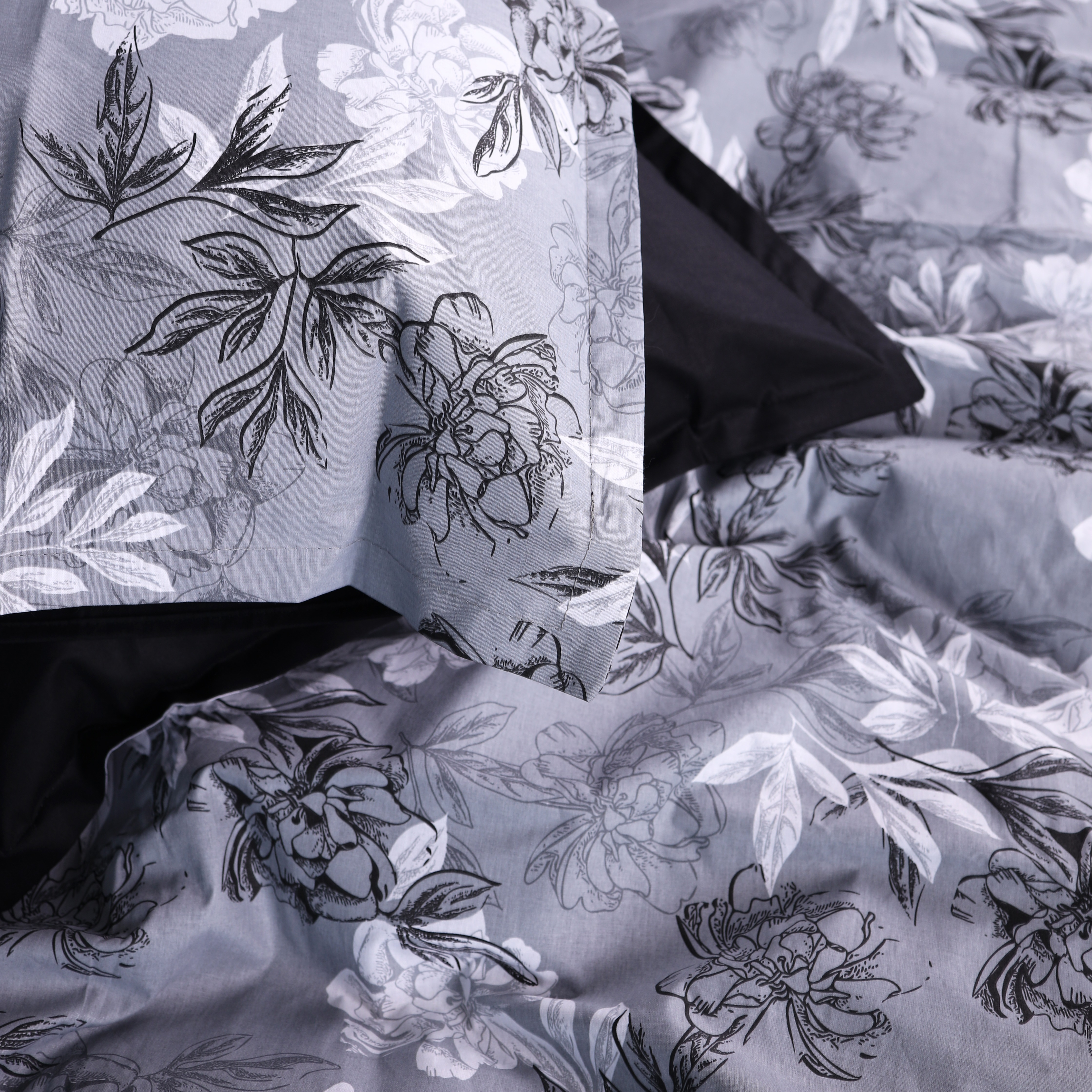 Наволочка MirSon 00-8 Black Flowers 70х70 см (2200009707964) - Фото 1
