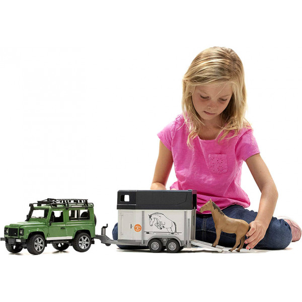 Фото - Наземная спецтехника BRUDER Машинка джип Land Rover Defender с прицепом для перевозки лошадей + лошадка, М1:16 (02592)