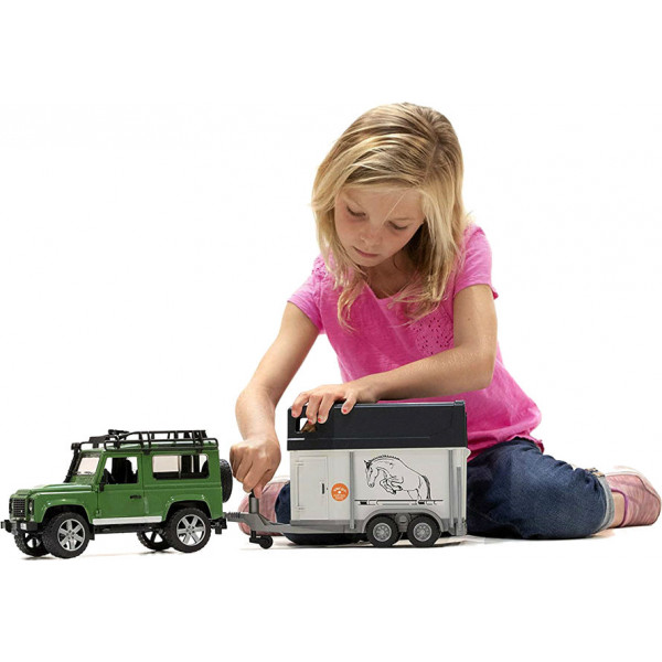 Фото - Наземная спецтехника BRUDER Машинка джип Land Rover Defender с прицепом для перевозки лошадей + лошадка, М1:16 (02592)