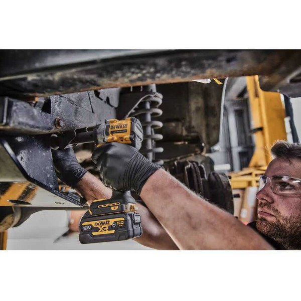 Фото - Гайковерт аккумуляторный DeWALT DCF923N