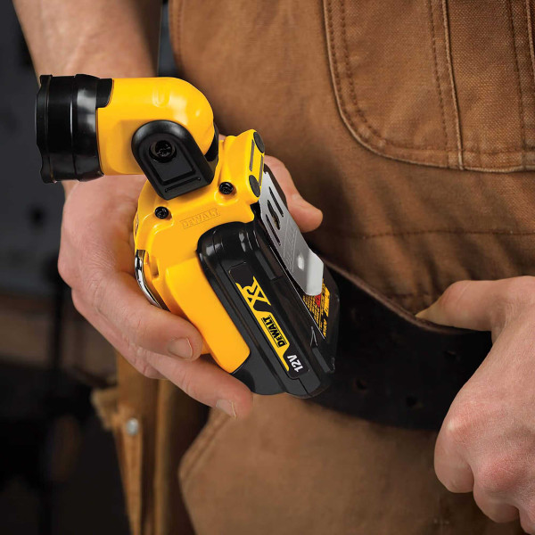 Фото - Фонарь аккумуляторный DeWALT 10.8/12 В XR Li-Ion (DCL510N)
