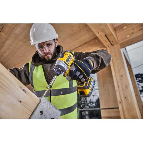 Фото - Шуруповерт DeWALT DCF860NT