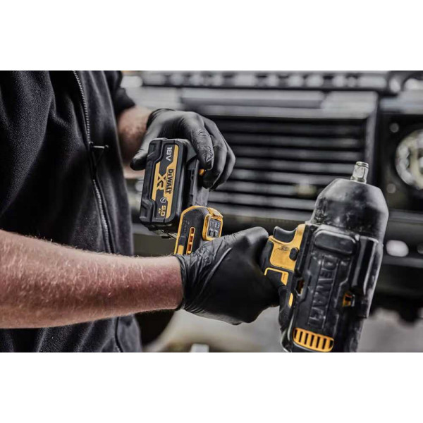 Фото - Гайковерт аккумуляторный DeWALT DCF900P2G