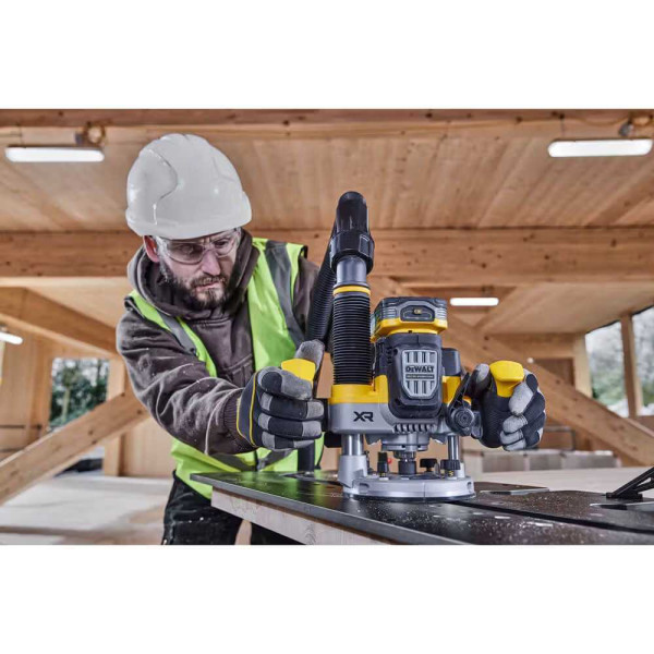Фото - Фрезер DeWALT DCW620NT