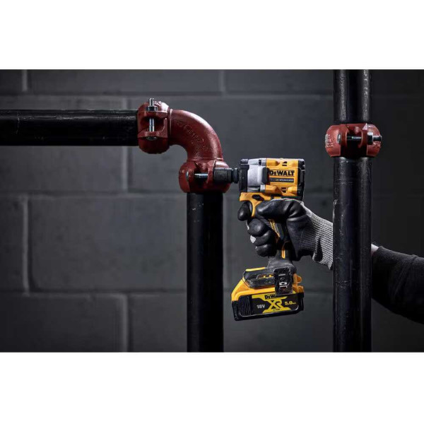 Фото - Гайковерт аккумуляторный DeWALT DCF923N