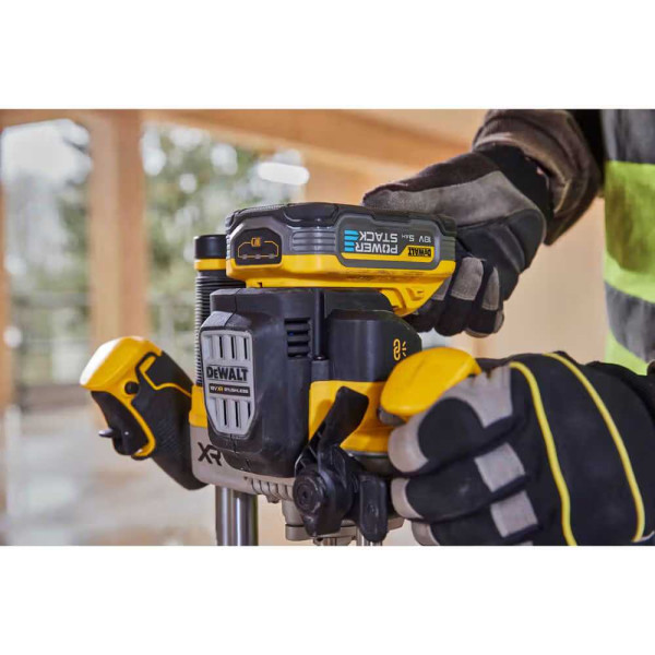 Фото - Фрезер DeWALT DCW620NT