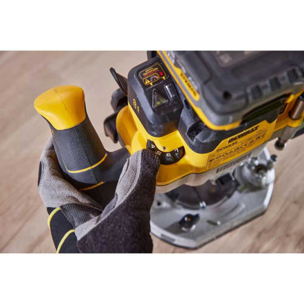 Фото - Фрезер DeWALT DCW620NT