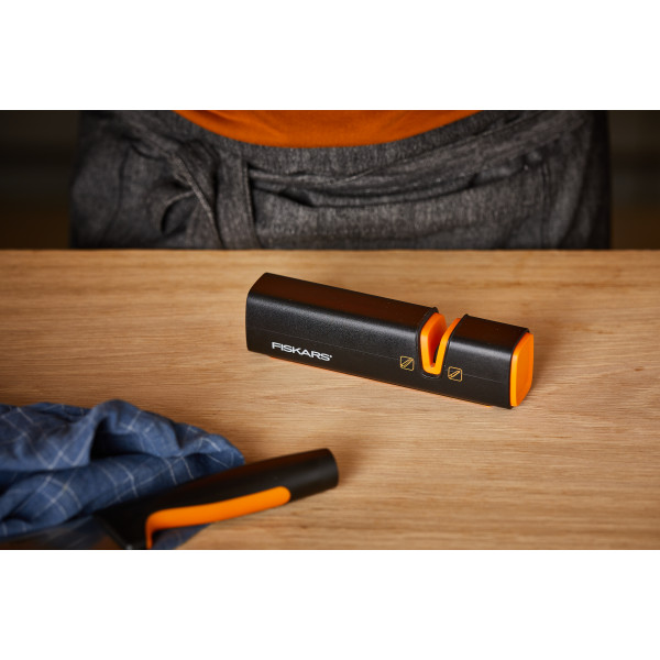 Фото - Точилка кухонных ножей Fiskars EDGE (1003098)