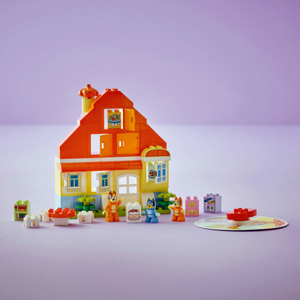 Фото - Конструктор LEGO DUPLO Bluey Семейный дом Блуи с игрой на запоминание (10459)