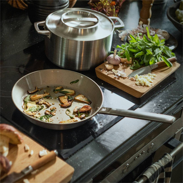 Фото - Сковорода универсальная Fiskars Norden 24 см (1067631)