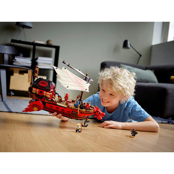 Фото - Конструктор LEGO Ninjago Летающий корабль Мастера Ву (71705)