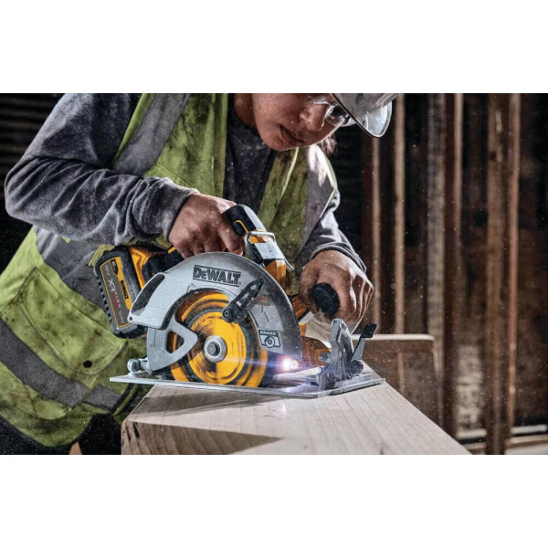 Фото - Пила дисковая DeWALT 18В XR Li-lon FLEXVOLT ADVANTAGE (DCS573NT)