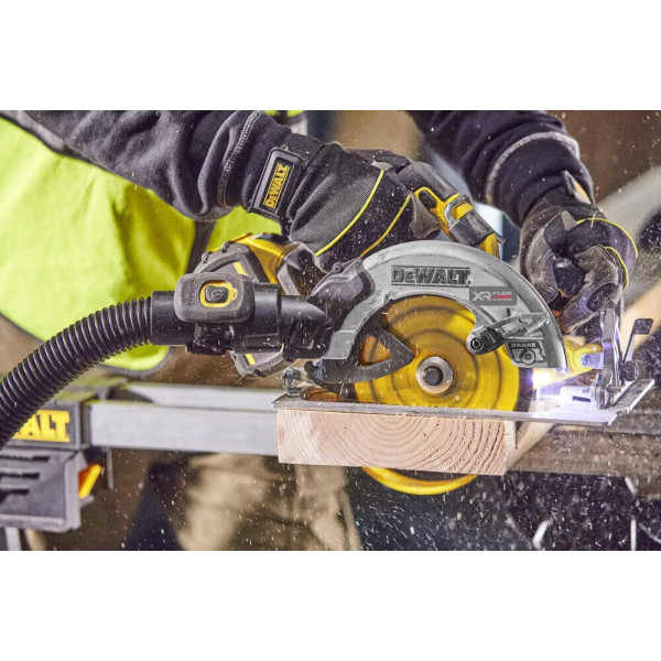 Фото - Пила дисковая DeWALT 18В XR Li-lon FLEXVOLT ADVANTAGE (DCS573NT)