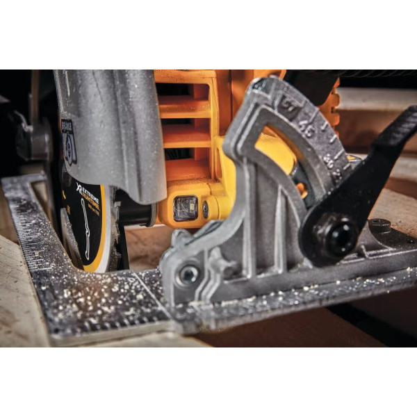 Фото - Пила дисковая DeWALT 18В XR Li-lon FLEXVOLT ADVANTAGE (DCS573NT)