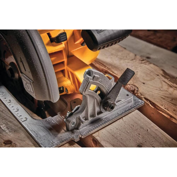 Фото - Пила дисковая DeWALT 18В XR Li-lon FLEXVOLT ADVANTAGE (DCS573NT)