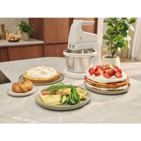 Фото - Миксер с чашей Electrolux ESM4W