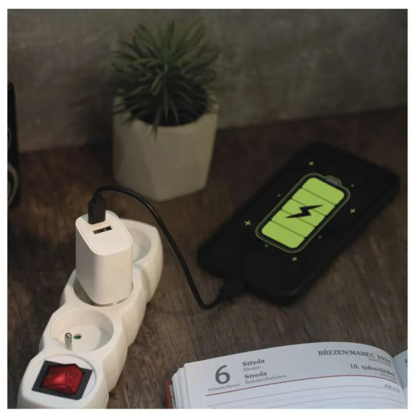 Фото - Сетевое зарядное устройство EMOS V02B15 1xUSB-A, 1xUSB-C 15W 220V (V02B15)