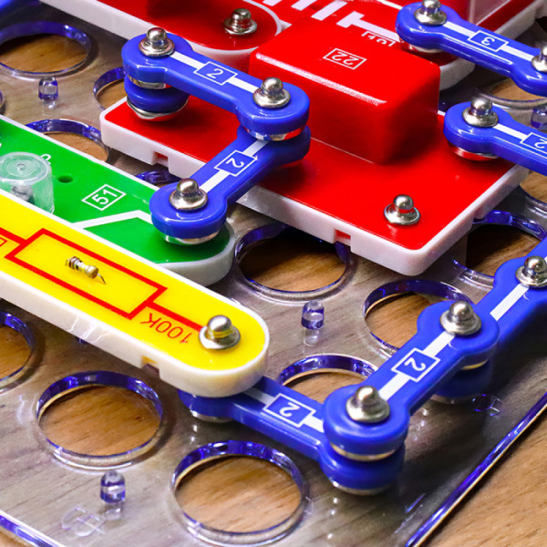 Фото - Электронный конструктор DOKA СОБИРАЕМ РАДИО (D70703)