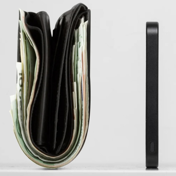 Фото - Батарея мобильная Native Union (Re) Classic Magnetic Power Bank 5 000mAh Navy (PB-5KMS-NAV)