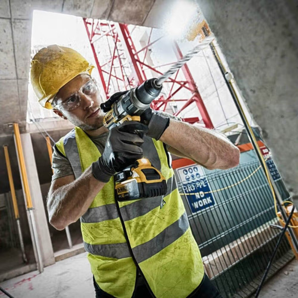 Фото - Дрель-шуруповерт DeWALT DCD996P3