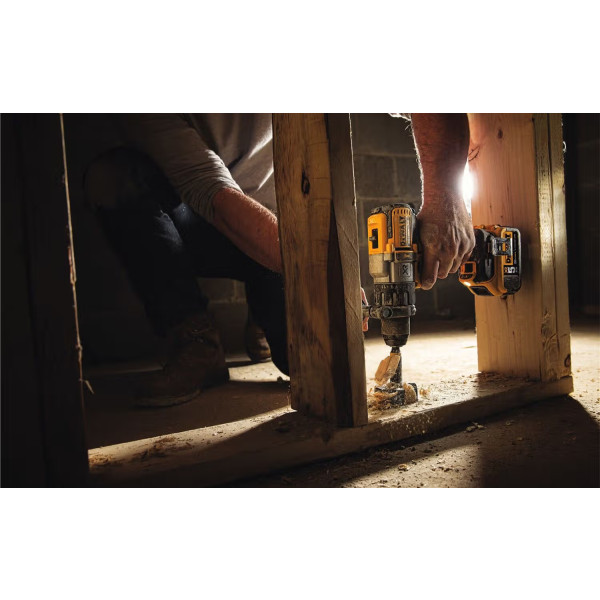 Фото - Дрель-шуруповерт DeWALT DCD996P3