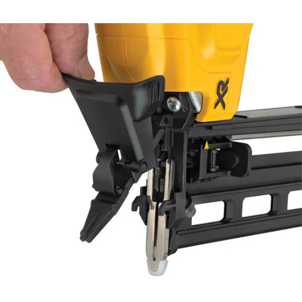 Фото - Гвоздезабиватель DeWALT DCN662N