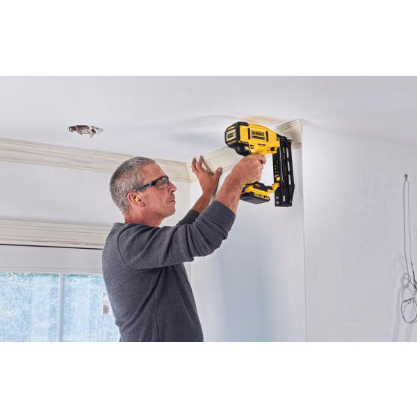 Фото - Гвоздезабиватель DeWALT DCN662N
