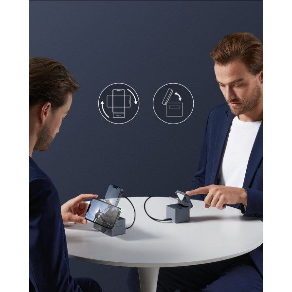 Фото - Беспроводное зарядное устройство Anker MagGo Wireless Charging Station 15W 3-in-1 Cube (Y1811G11)