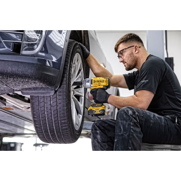 Фото - Гайковерт аккумуляторный DeWALT DCF899N