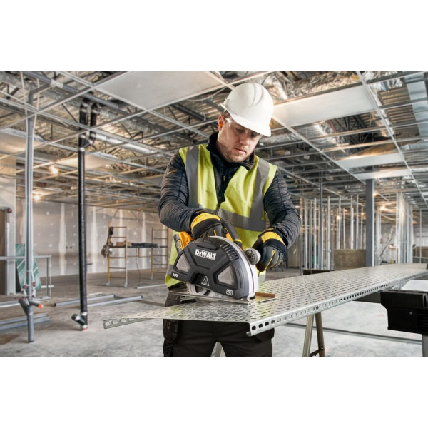 Фото - Пила дисковая DeWALT DCS383H2