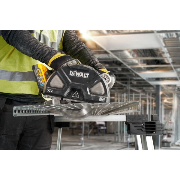 Фото - Пила дисковая DeWALT DCS383H2
