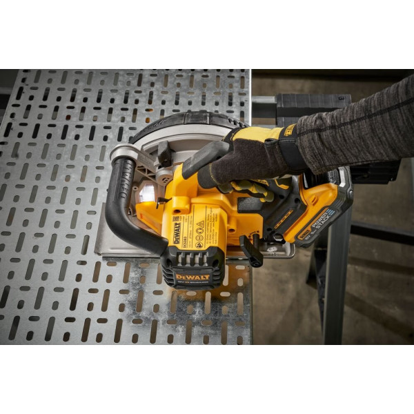 Фото - Пила дисковая DeWALT DCS383H2