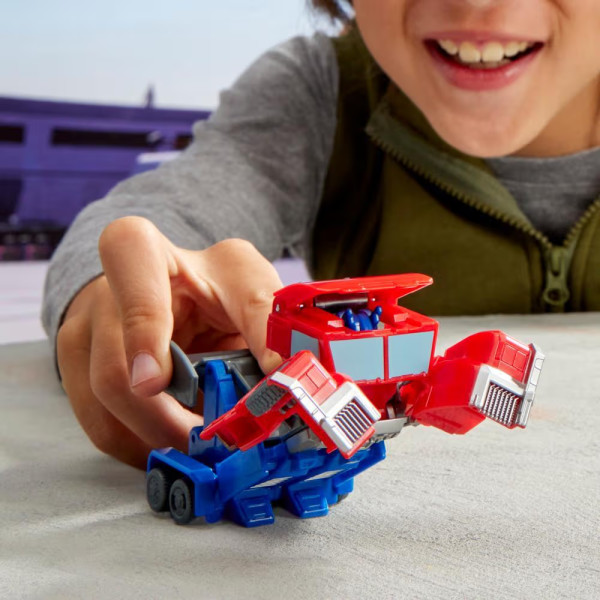 Фото - Машинка-трансформер Hasbro серии Трансформеры. Новая искра TRA EARTHSPARK 1 STEP SMASH OPTIMUS (G0742_G0994)
