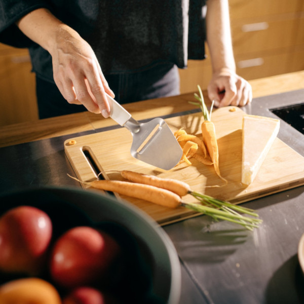 Фото - Нож для сыра Fiskars Functional Form (1016129)