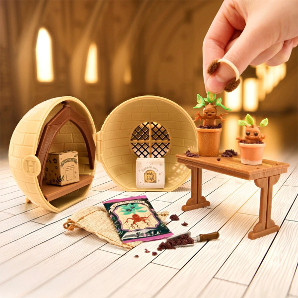 Фото - Игровая фигурка-сюрприз набор MGA's Miniverse Harry Potter Hogwarts – СОЗДАЙ ВОЛШЕБНЫЕ ПРЕДМЕТЫ (547150)
