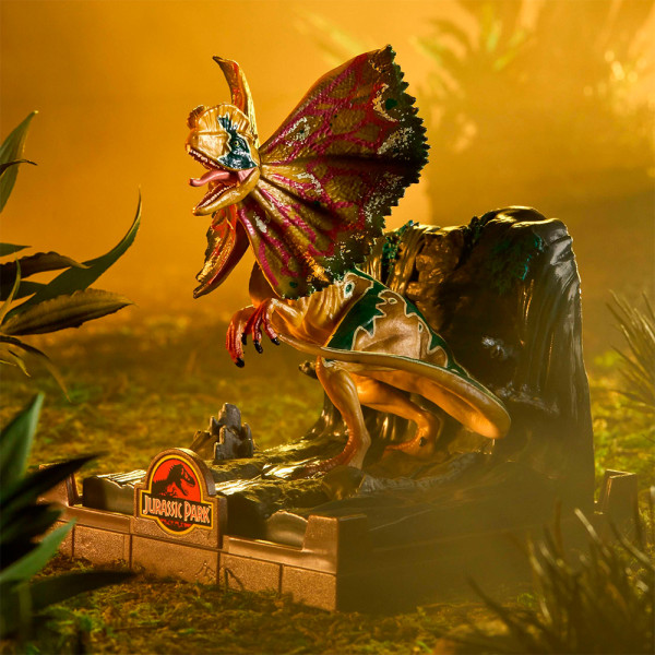 Фото - Коллекционная фигурка Noble Collection JURASSIC PARK Dilophosaurus (NN2501)