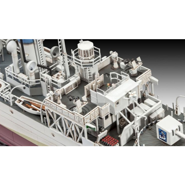 Фото - Набор для моделирования техники Revell Корвет класса Флауэр HMCS Snowberry (RVL-05132)