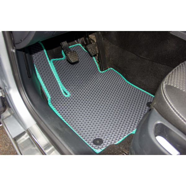 Фото - Коврики из экокожи в салон авто передние EVAtech для Octavia A5 (MT, 4 clips) Skoda 2004-2013 2 поколение Combi EU (SK12153A2AV4BBB)