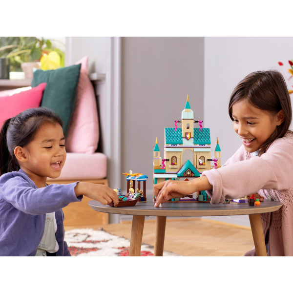 Фото - Конструктор LEGO Frozen 2 Деревня в Эренделле (41167)