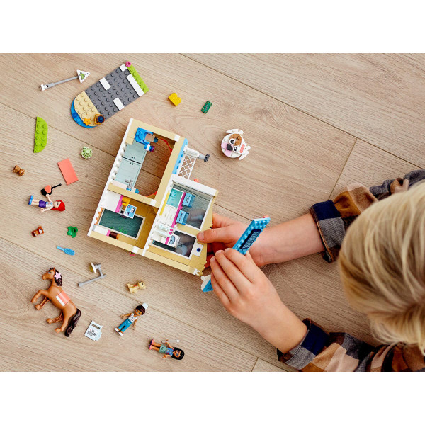 Фото - Конструктор LEGO Friends Ветеринарная клиника в Хартлейк-Сити (41446)