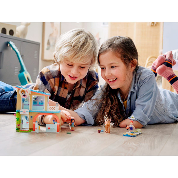 Фото - Конструктор LEGO Friends Ветеринарная клиника в Хартлейк-Сити (41446)