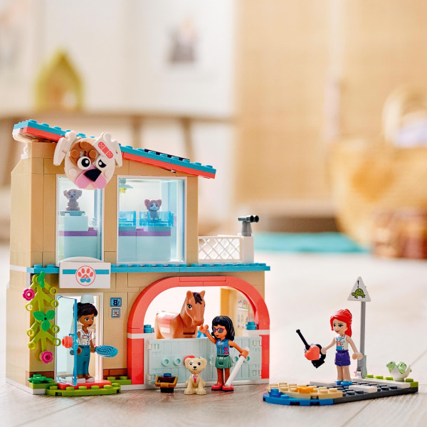 Фото - Конструктор LEGO Friends Ветеринарная клиника в Хартлейк-Сити (41446)