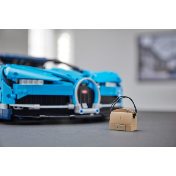 Фото - Конструктор LEGO Technic Автомобиль Bugatti Chiron (42083)