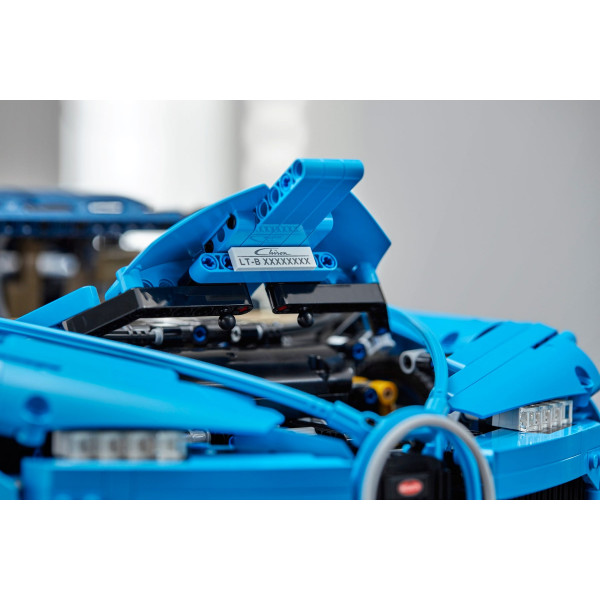 Фото - Конструктор LEGO Technic Автомобиль Bugatti Chiron (42083)