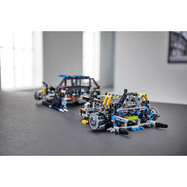 Фото - Конструктор LEGO Technic Автомобиль Bugatti Chiron (42083)