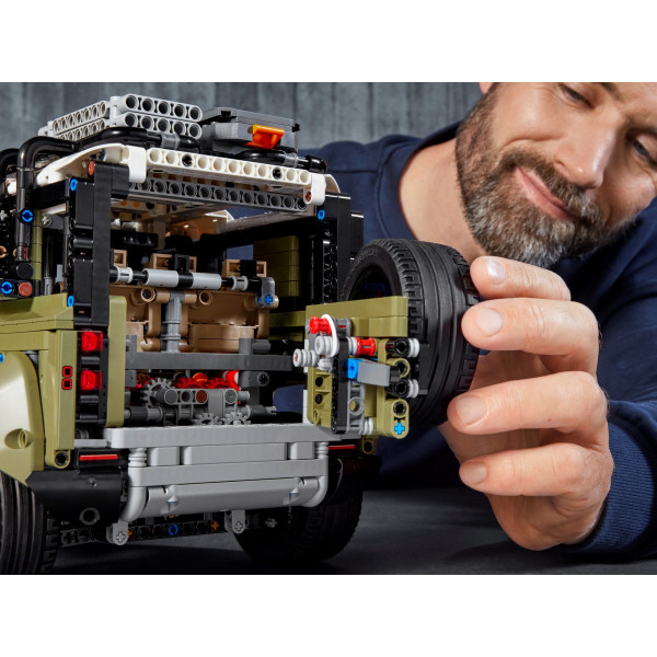 Фото - Конструктор LEGO Technic Land Rover Defender (42110)